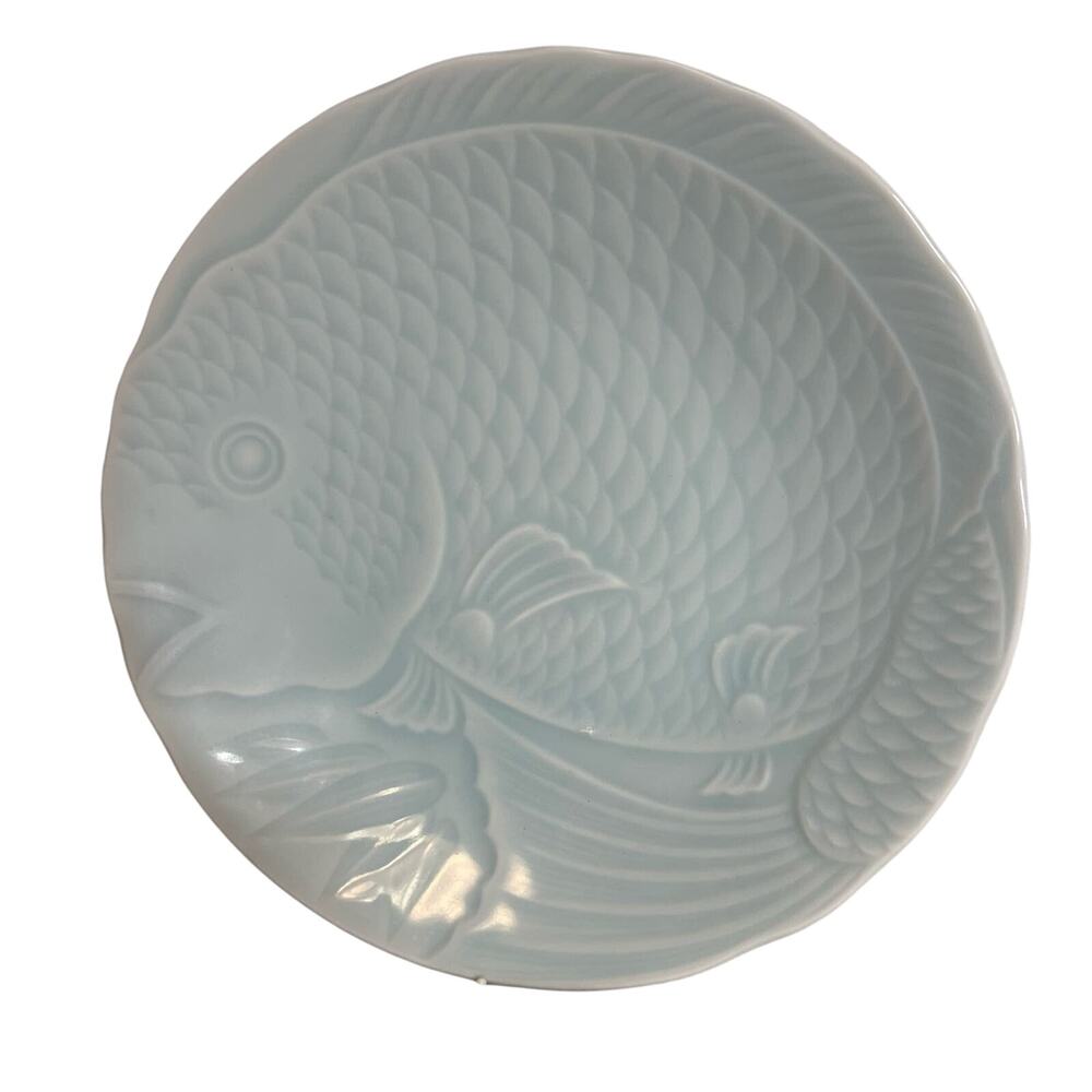 Vintage Green Celadon Embossed Koi Fish Bowl Art Pottery Dish 7 1/2 inches ￼